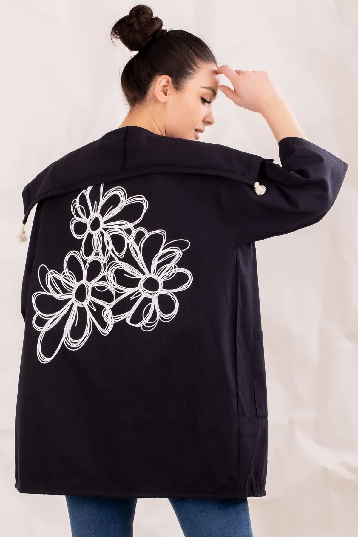 armonika  Damen-Saisonjacke mit schwarzem Blumenmuster hinten ARM-20K024030