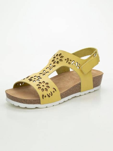 Bio-Keilsandale mit Lasercut im Blumenmuster