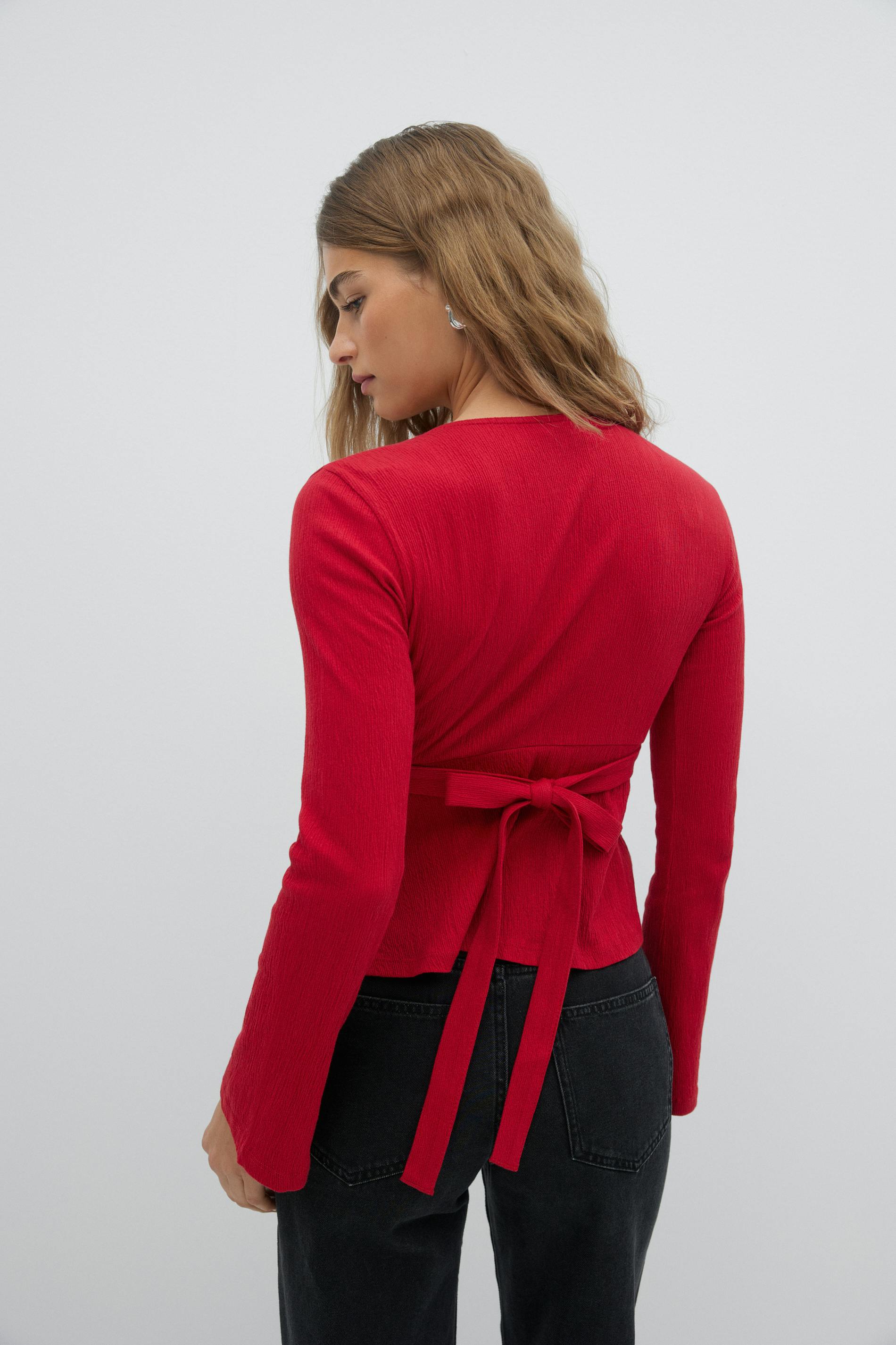 Tie top