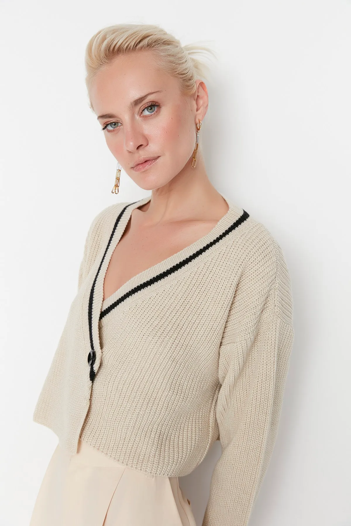 Trendyol Collection  Stone Crop Strick-Cardigan mit Farbblockdesign TWOAW23HI00366