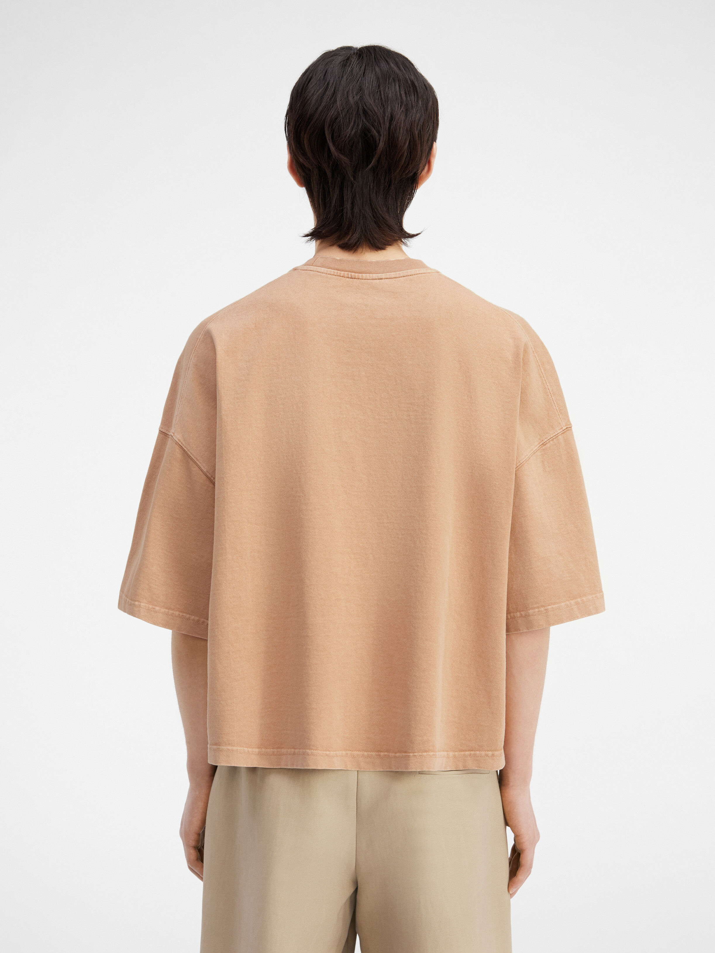 Le t-shirt Corto