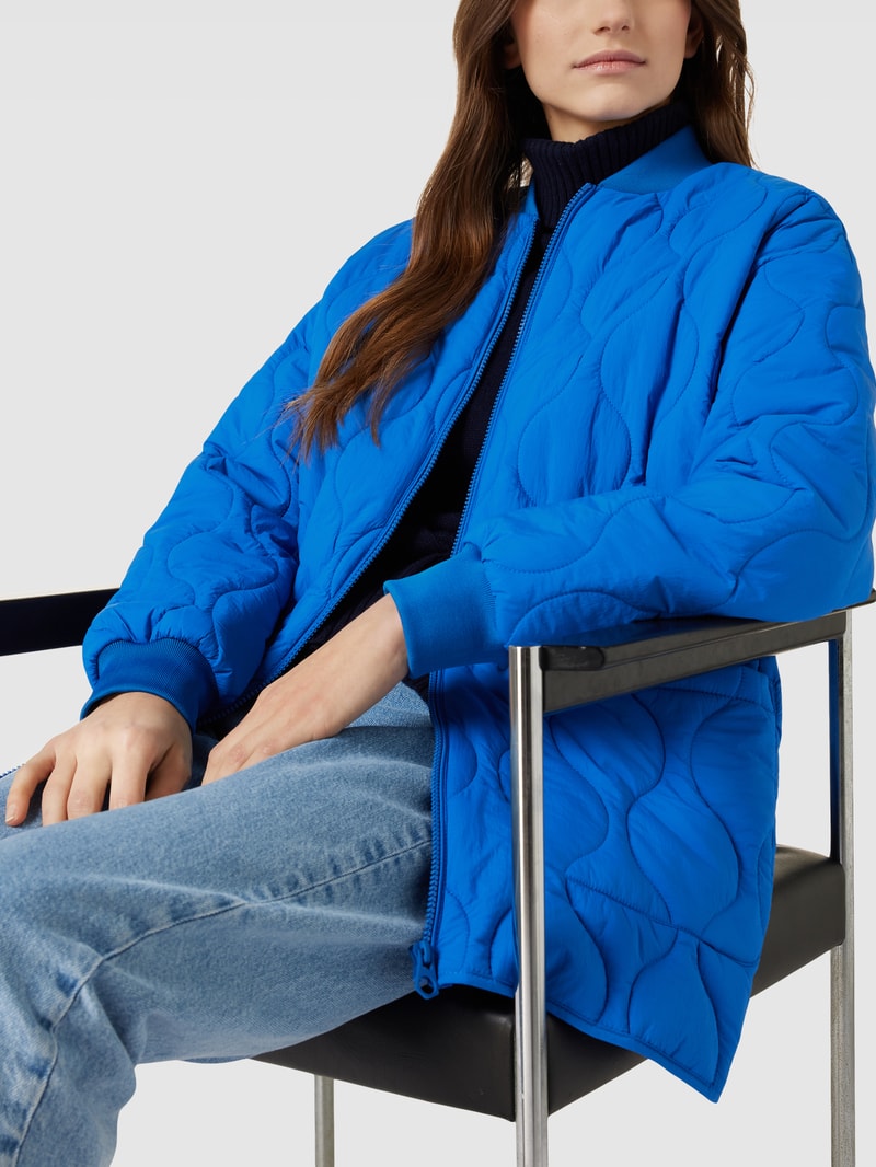 Steppjacke mit Strukturmuster in blau