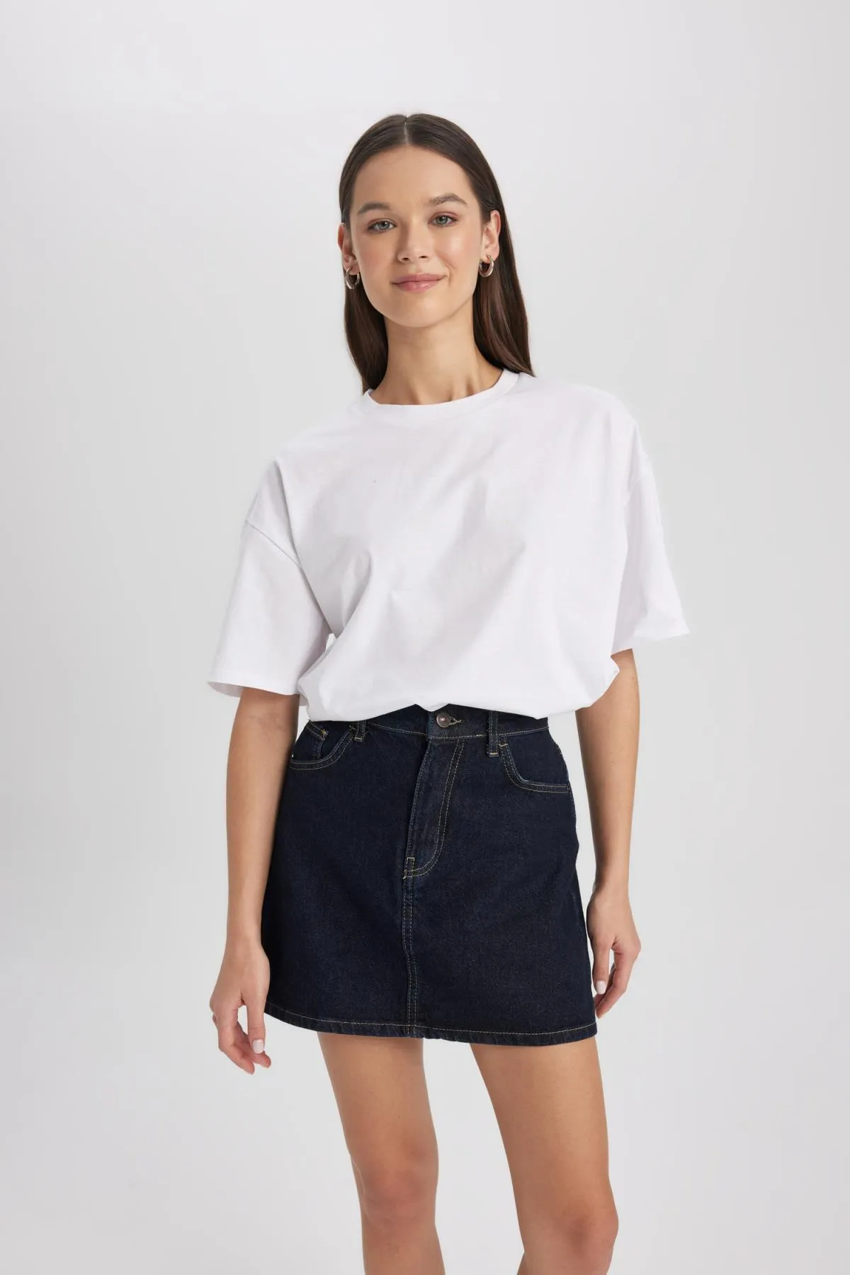 DeFacto  Kurzarm-T-Shirt mit Rundhalsausschnitt in Oversize-Passform V4136az24sp