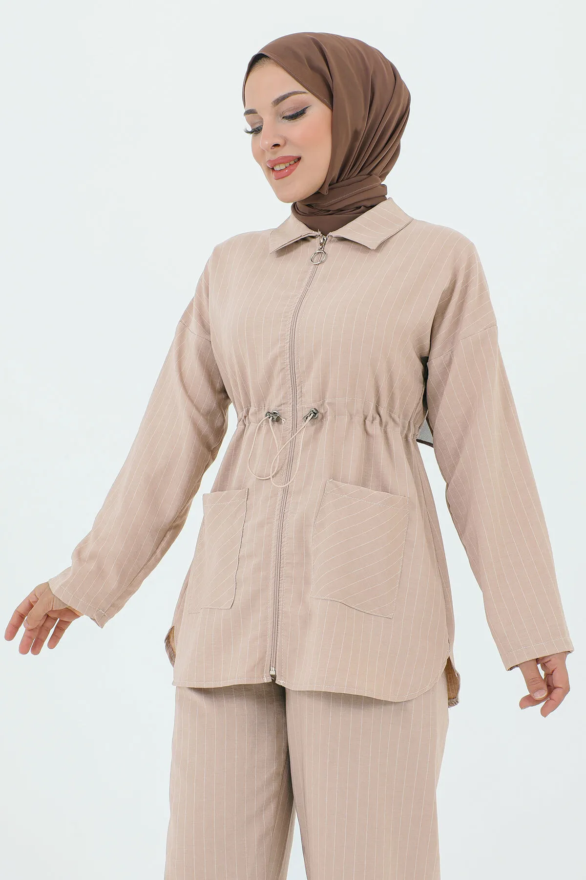 Tesettür Dünyası  Melisa-Anzug mit geraffter Taille und Reißverschluss TSD231208 Nerz