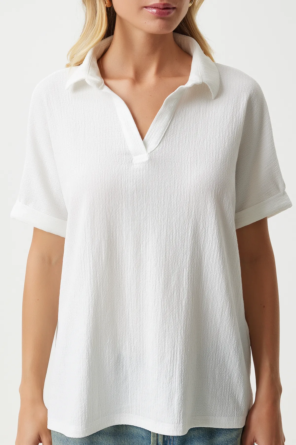 Happiness İstanbul  Ecrufarbene Strickbluse mit Rollkragen und Crinkle-Effekt für Damen DD01299