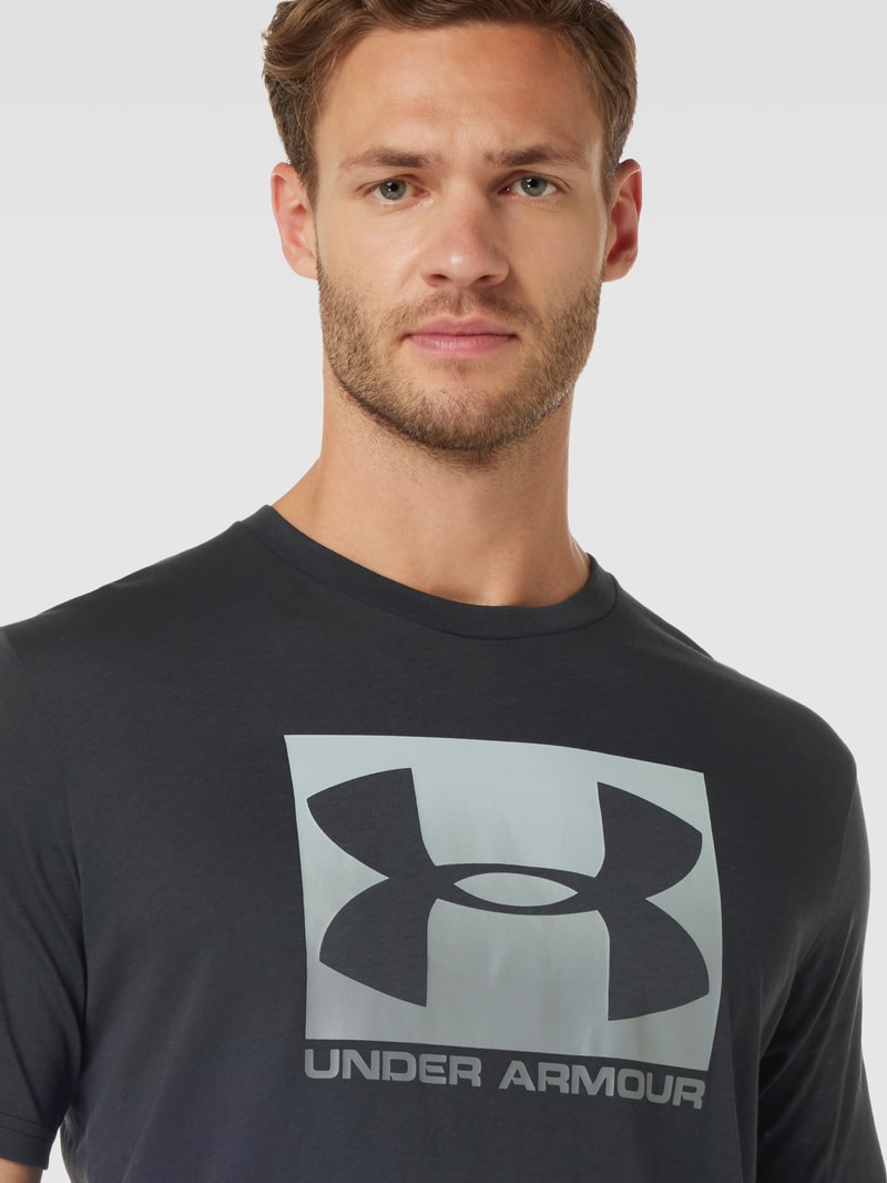 T-Shirt mit Label-Print in schwarz
