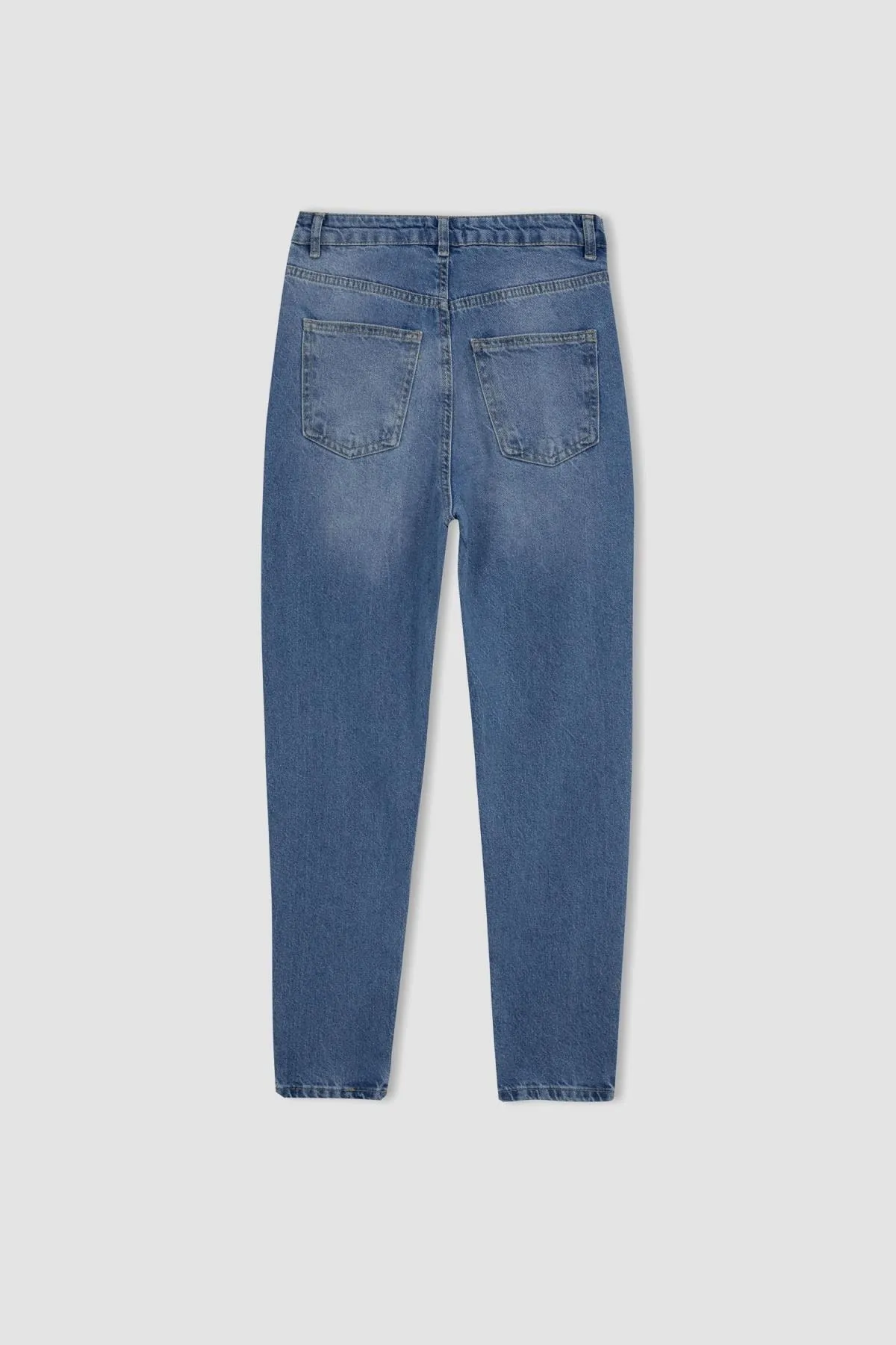 DeFacto  Knöchellange Jeanshose im Mom-Fit mit Rissen und Details