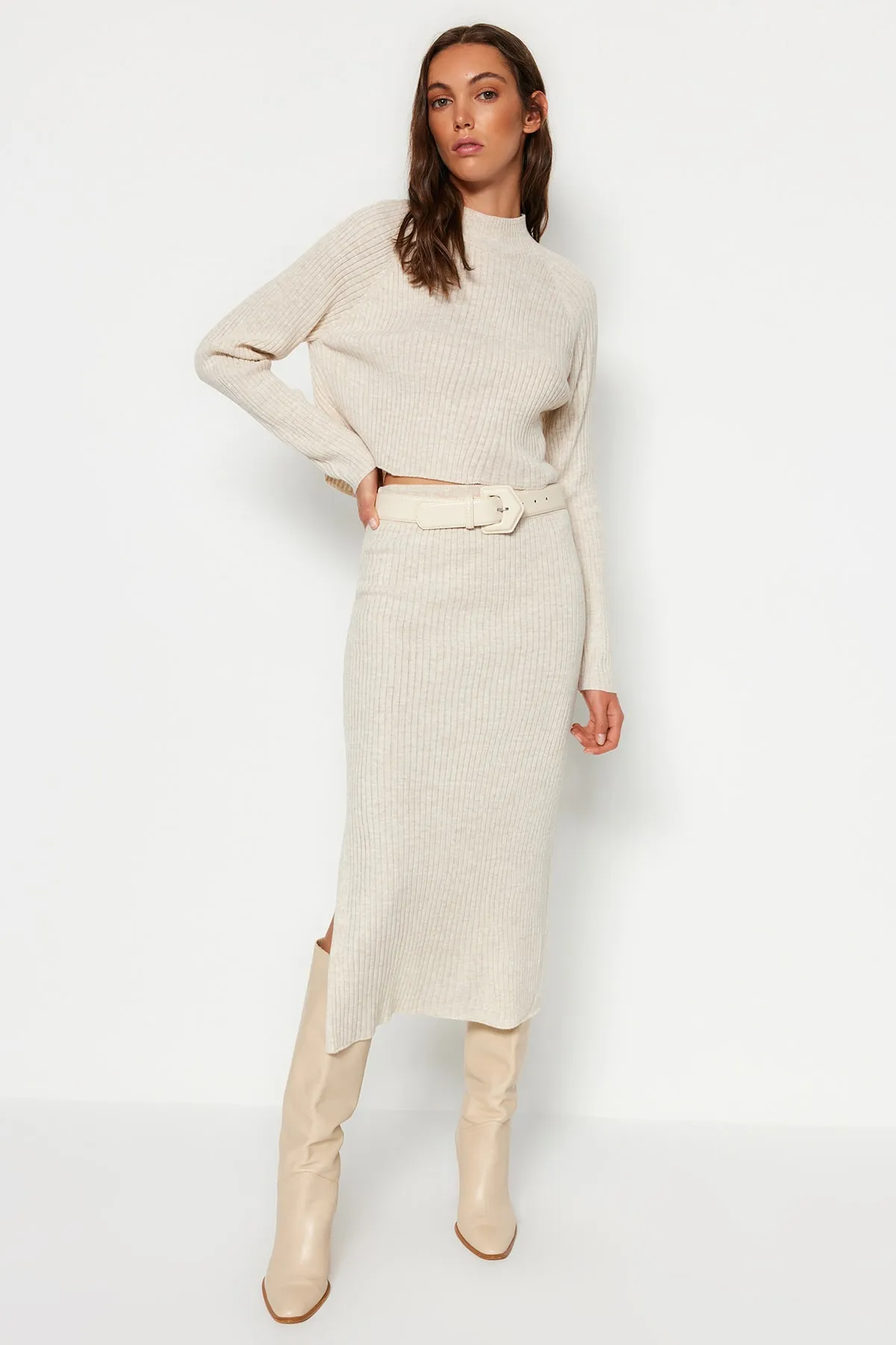 Trendyol Collection  Beiges Crop Basic Strickoberteil und -unterteil im Set TWOAW23AU00170