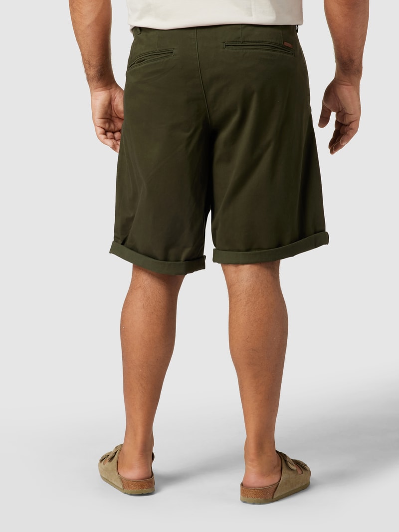PLUS SIZE Shorts mit Label-Patch in olivgrün