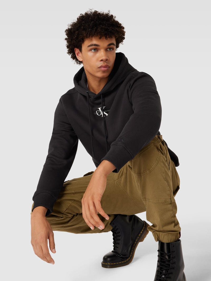 Hoodie mit Logo-Stitching in schwarz