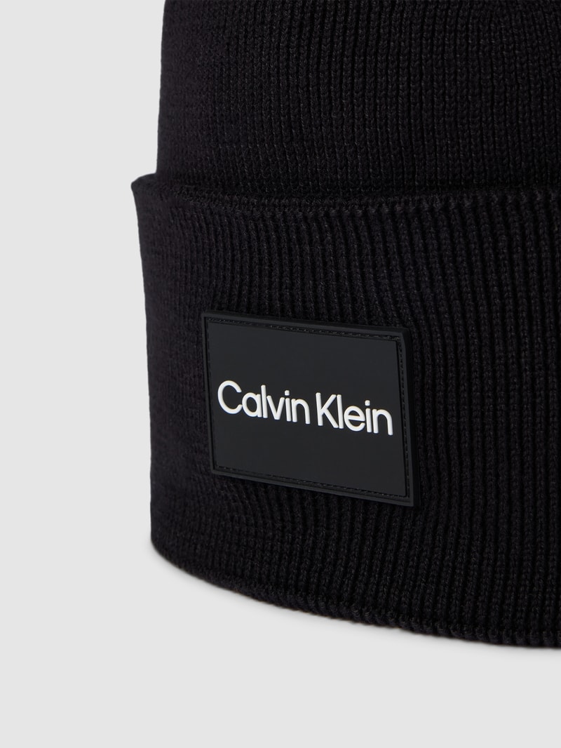 Beanie mit Label-Detail in schwarz