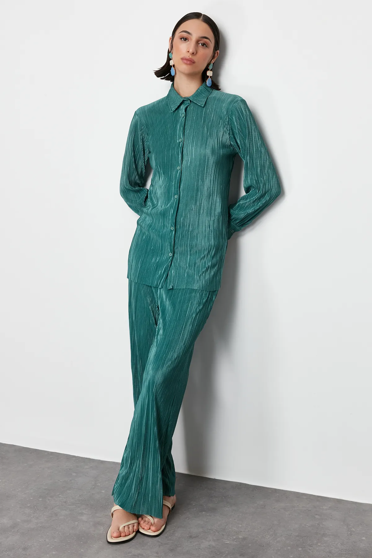 Trendyol Modest  Khakifarbenes Set aus gestricktem Oberteil und Unterteil in Wickeloptik TCTSS24US00041