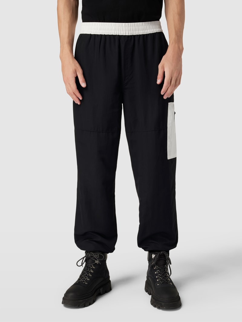 Hose mit Reißverschlusstasche Modell 'EASY PANT' in schwarz