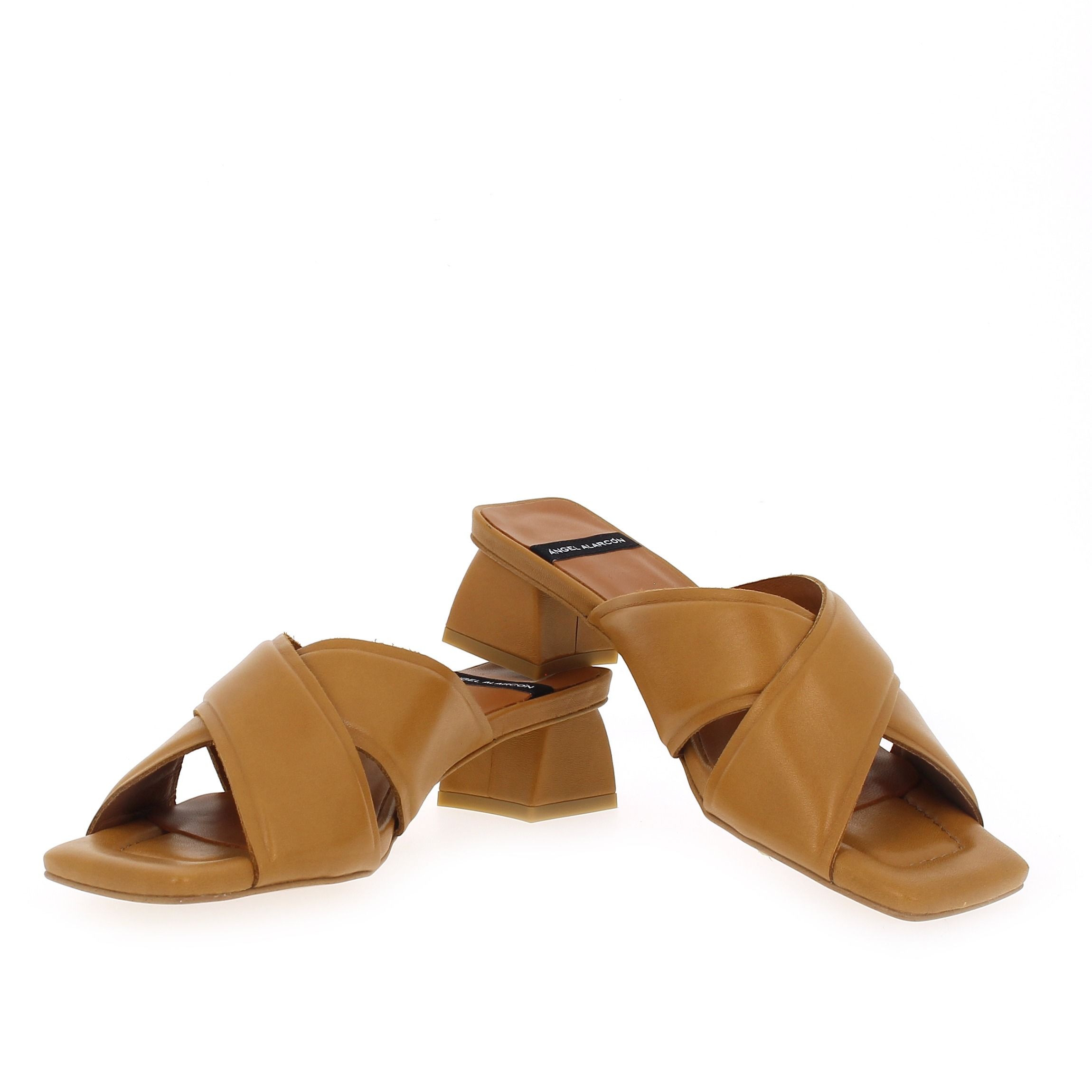 Angel Alarcon  24041-253V - Camel