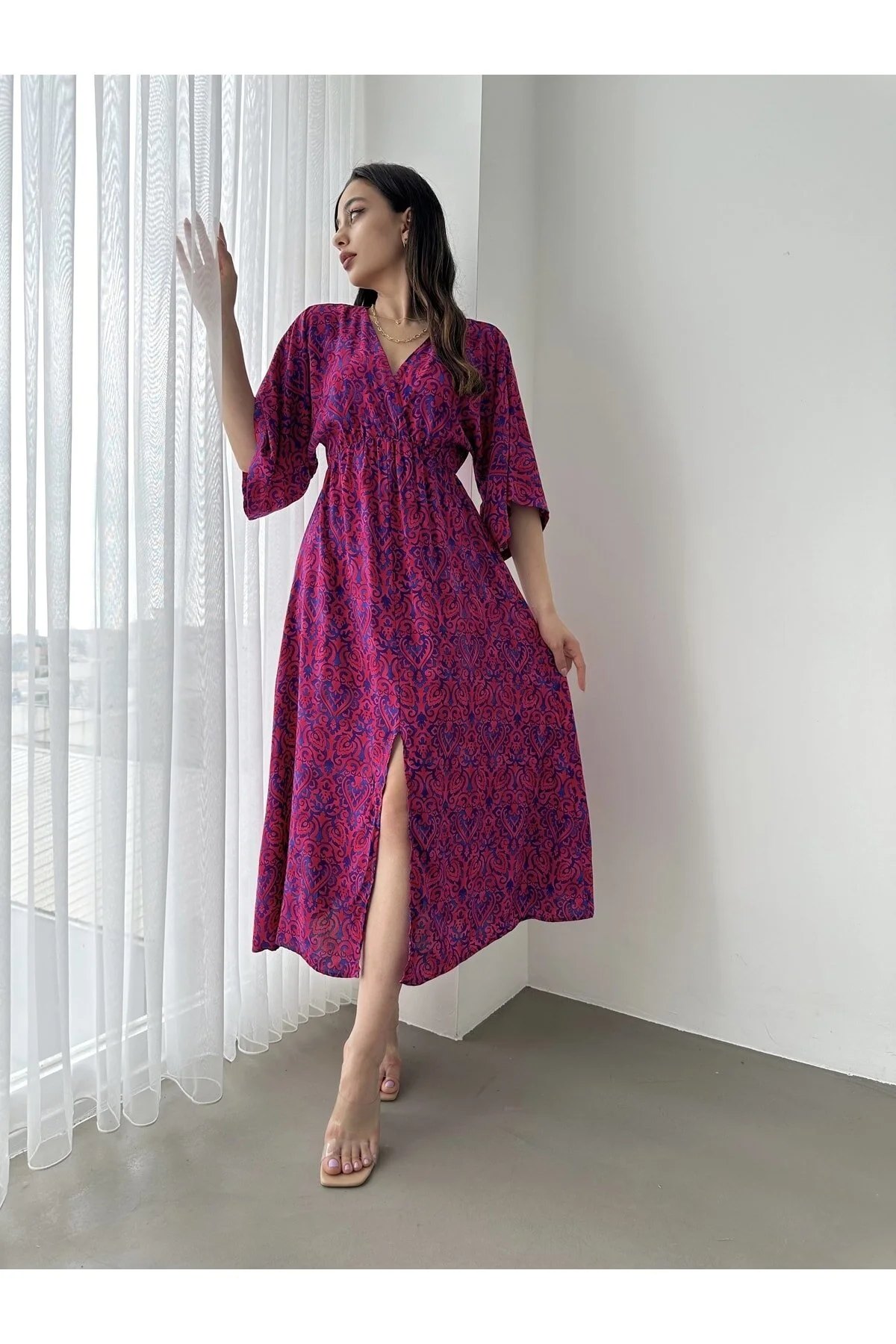 BEJNA  Fuchsiafarbenes, zweireihiges, langes Sommerkleid mit Kragen und Schlitz für Damen