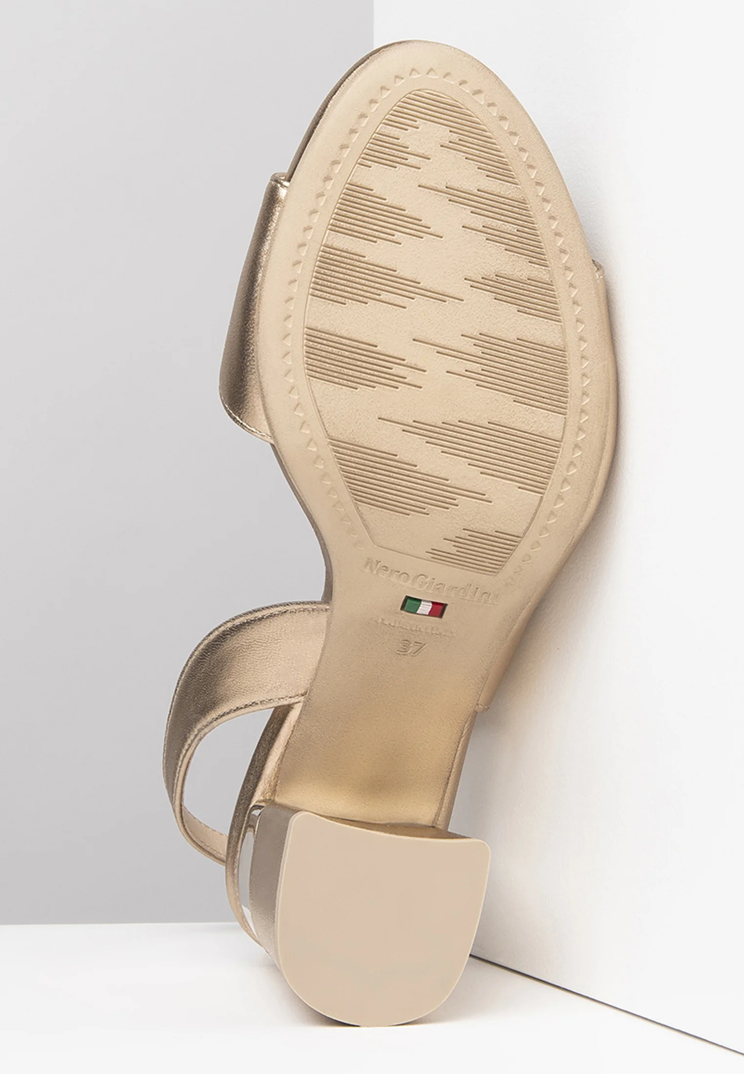 NeroGiardini E312862DE - Sandalias