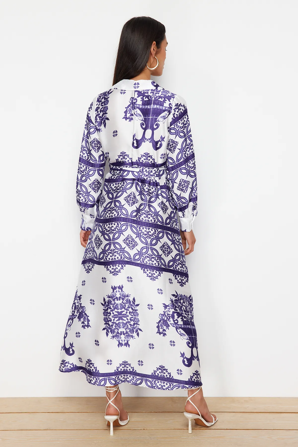 Trendyol Modest  Lila gewebtes Satin-gemustertes Hemd-Abendkleid TCTSS24EB00039