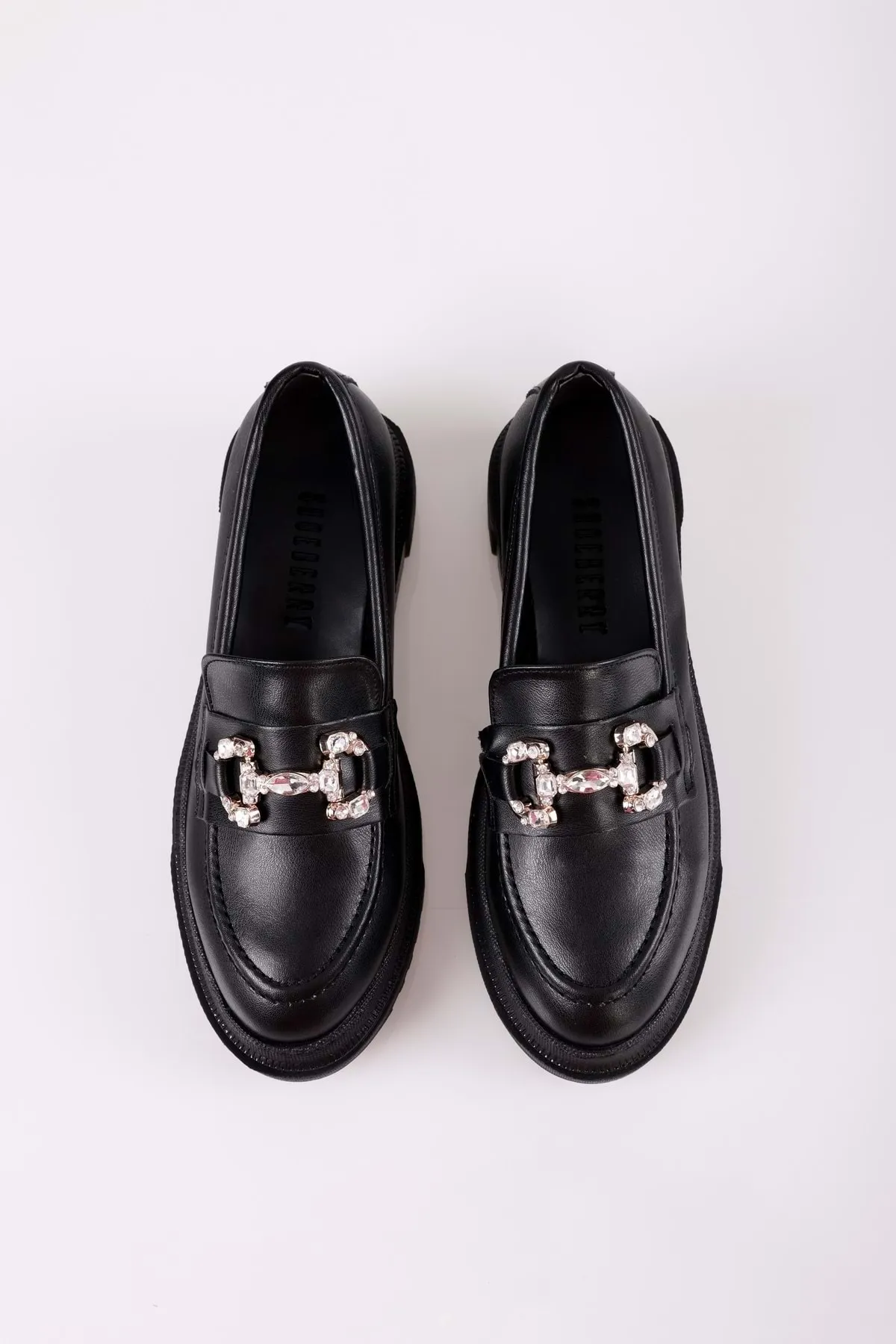 Shoeberry  Lucie Daily Loafer für Damen in schwarzer Haut mit Steinschnalle