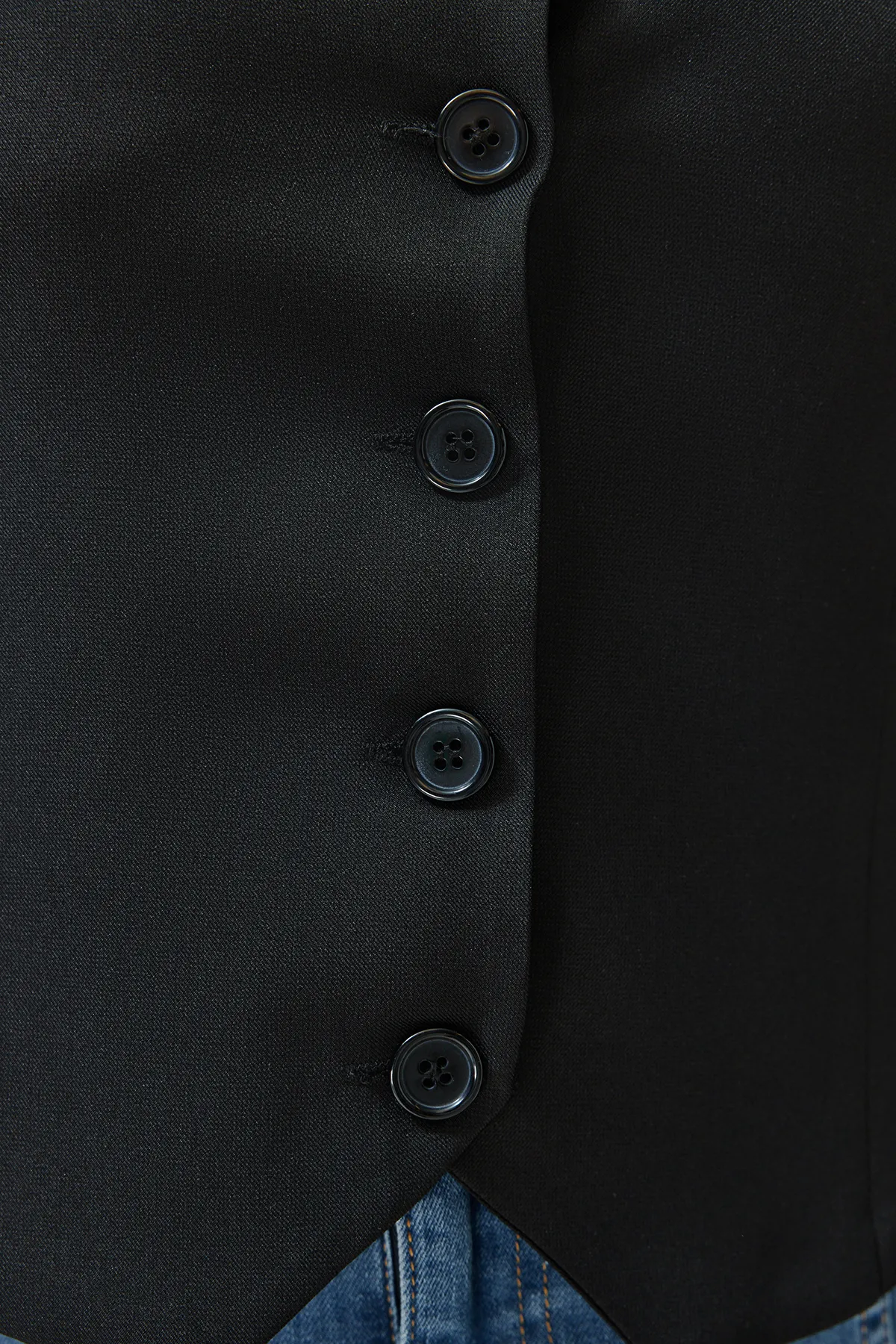 Trendyol Curve  Schwarze gewebte Weste mit Knöpfen TBBSS24BH00003