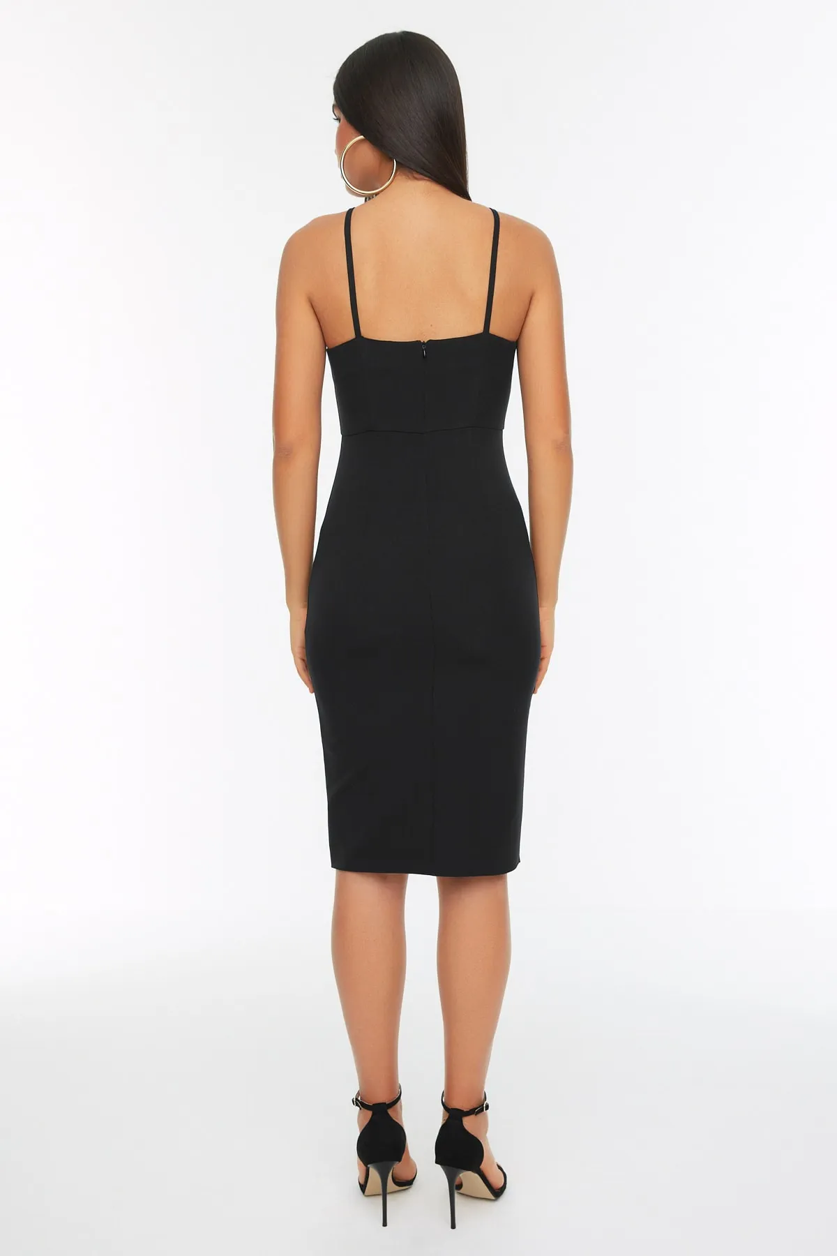 Trendyol Collection  Schwarzes, gewebtes Midi-Kleid in Wickeloptik mit Schlitz und Neckholder TWOSS19BB0501