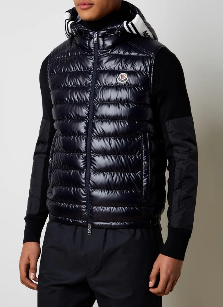 Jachetă matlasată Moncler Clai cu glugă, umplută cu puf de gâscă.