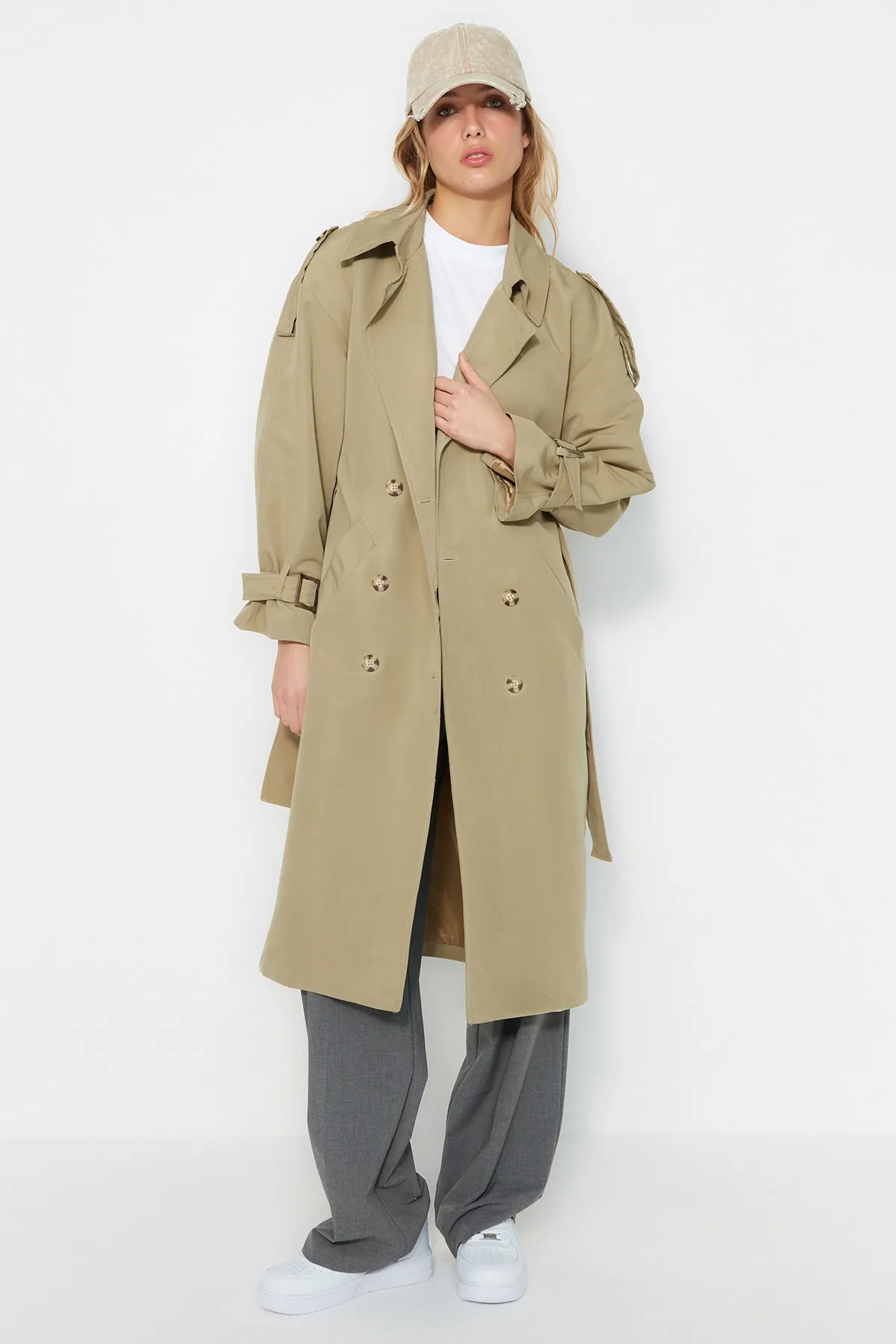Trendyol Collection  Hellkhakifarbener, weit geschnittener, übergroßer, wasserabweisender Trenchcoat mit Gürtel TWOSS21TR0005
