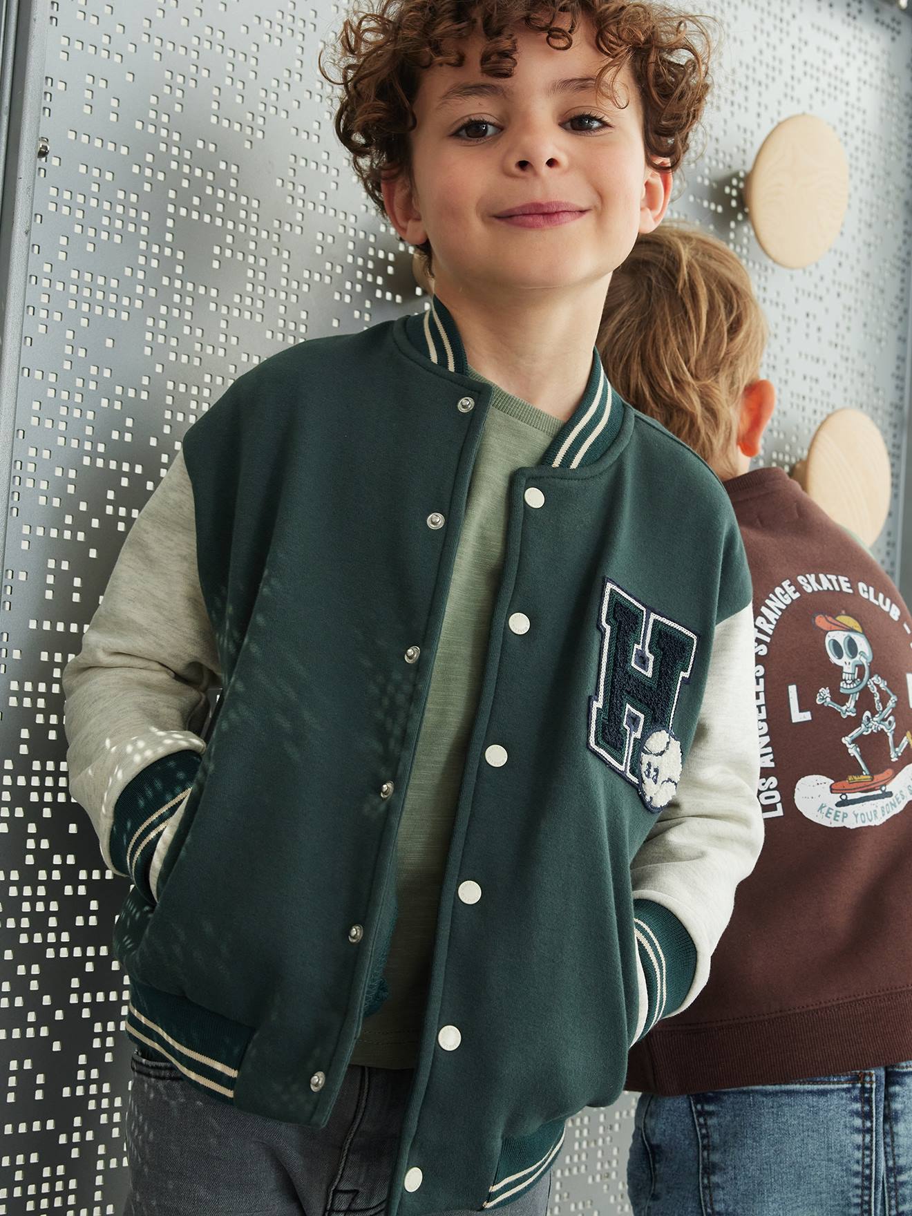 Sweat style teddy en molleton garçon badge en bouclettes. bordeaux