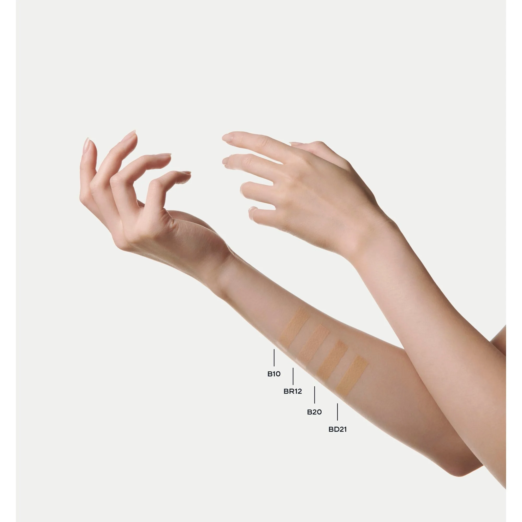 LES BEIGES TOUCHE DE TEINT - BASE DE MAQUILLAJE FRESCA CON MICROESFERAS DE PIGMENTO. UNIFORMA – ILUMINA – HIDRATA. EFECTO RADIANTE Y NATURAL PERSONALIZADO.