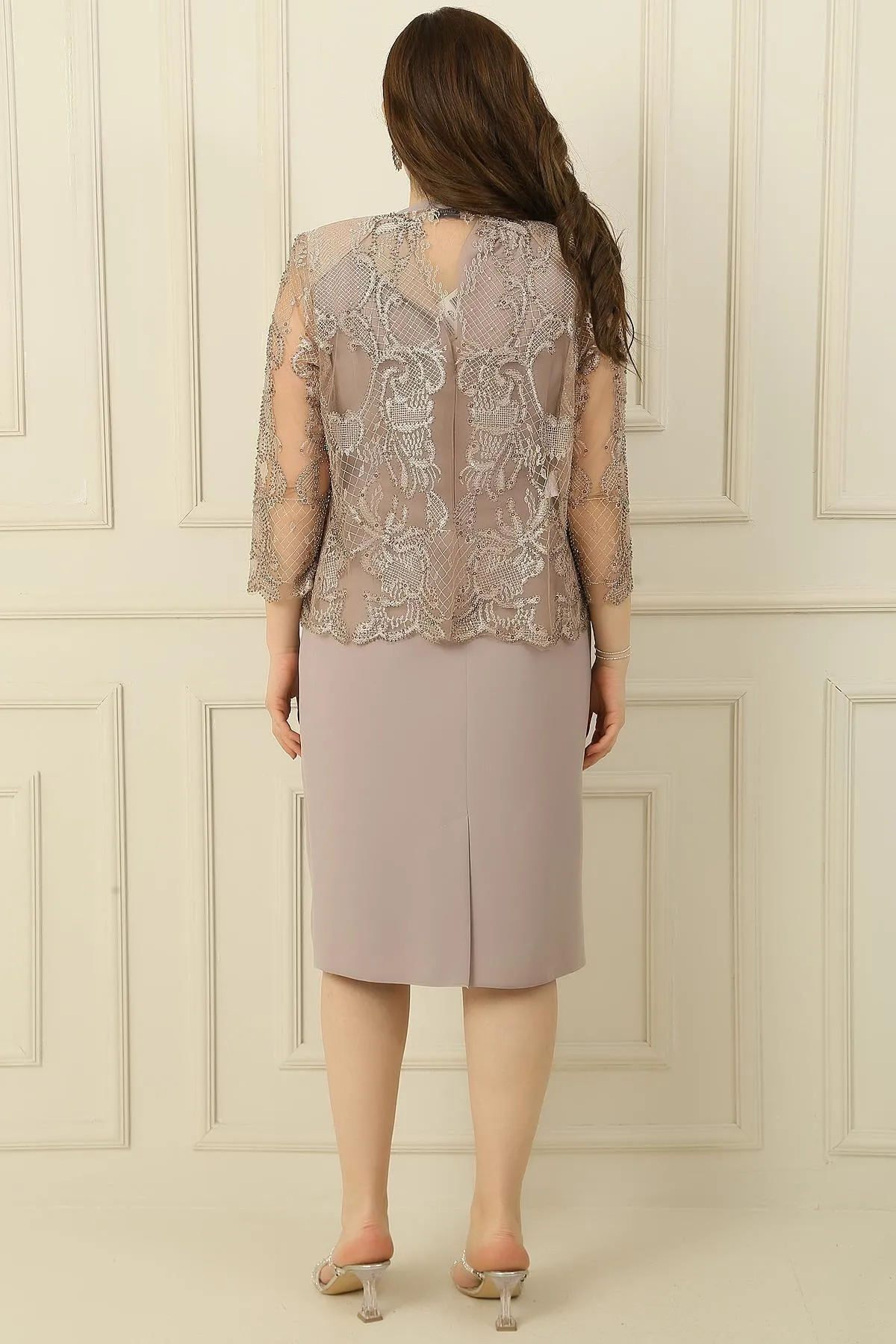 By Saygı  Top mit Pailletten besticktem, gefüttertem Kreppkleid, mit Pailletten bestickter Tülljacke, großes 2-teiliges Set