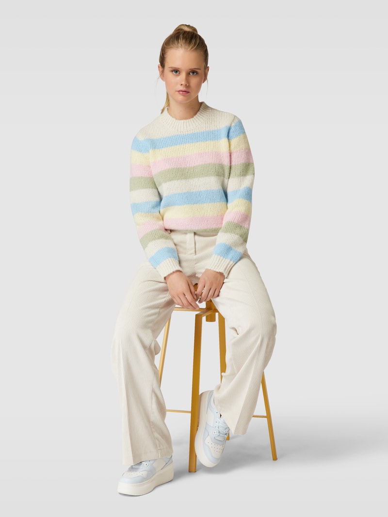 Cordhose mit Gesäßtaschen Modell 'AMELIE' in offwhite