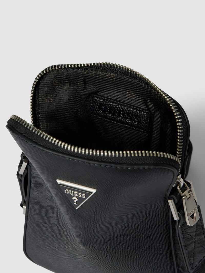 Umhängetasche mit Label-Patch in schwarz