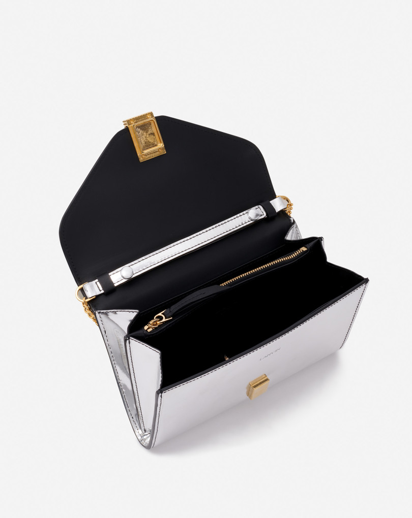 POCHETTE À CHAINE CONCERTO EN CUIR MÉTALLISÉ