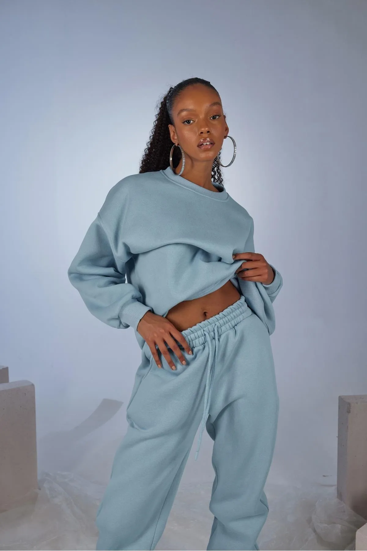 HOLLY LOLLY  Blaue, flauschige Damen-Jogginghose mit elastischem Bund und Bündchen