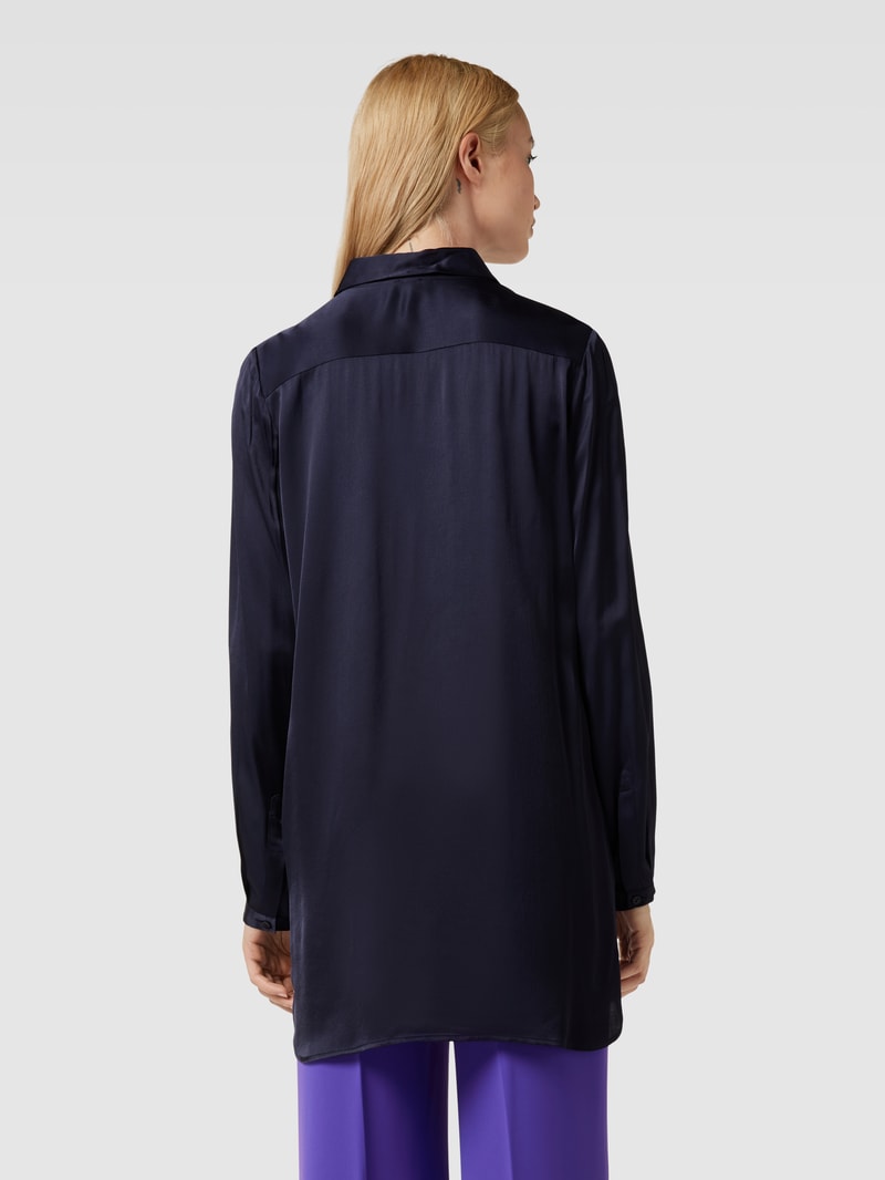 Hemdbluse mit verlängertem Rückenteil in marineblau