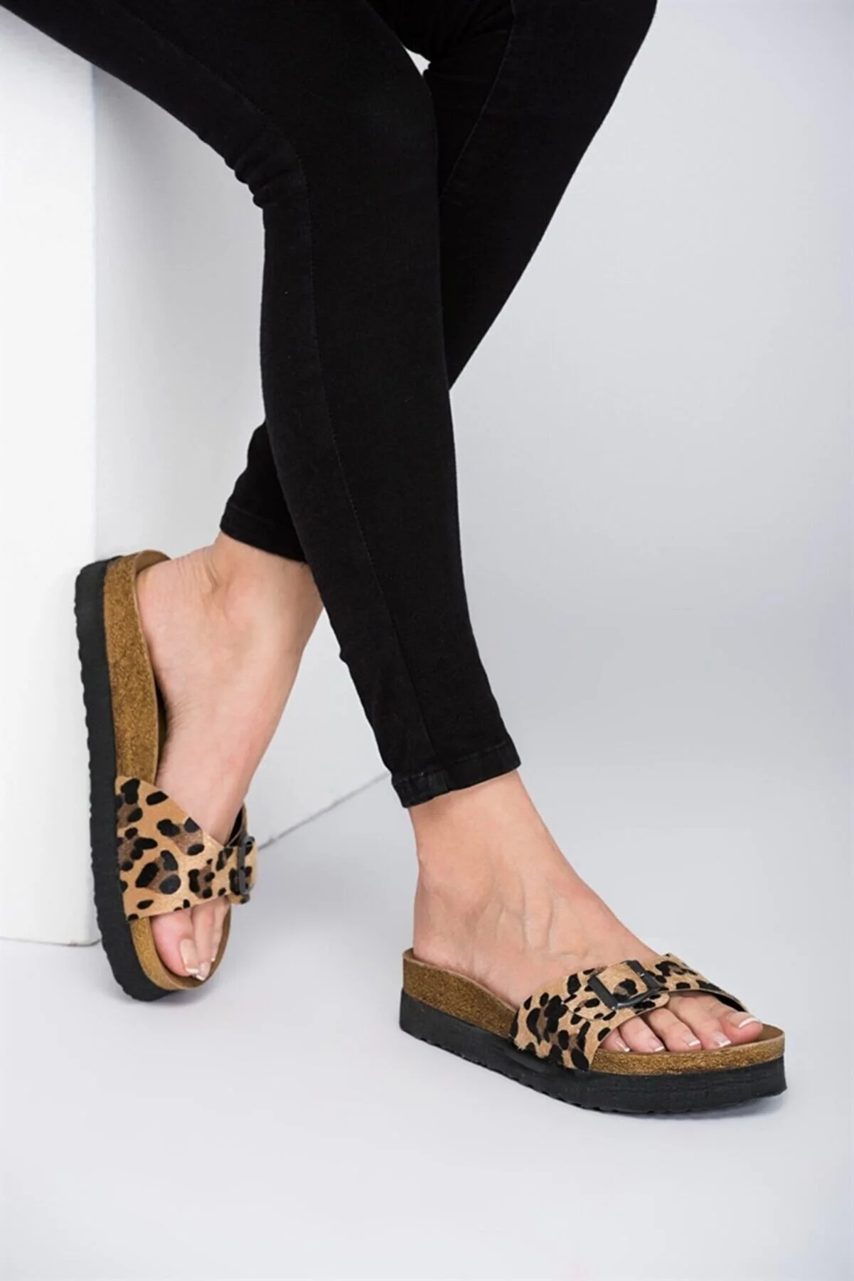 Fox Shoes  Leoparden-Damenhausschuhe D777824402