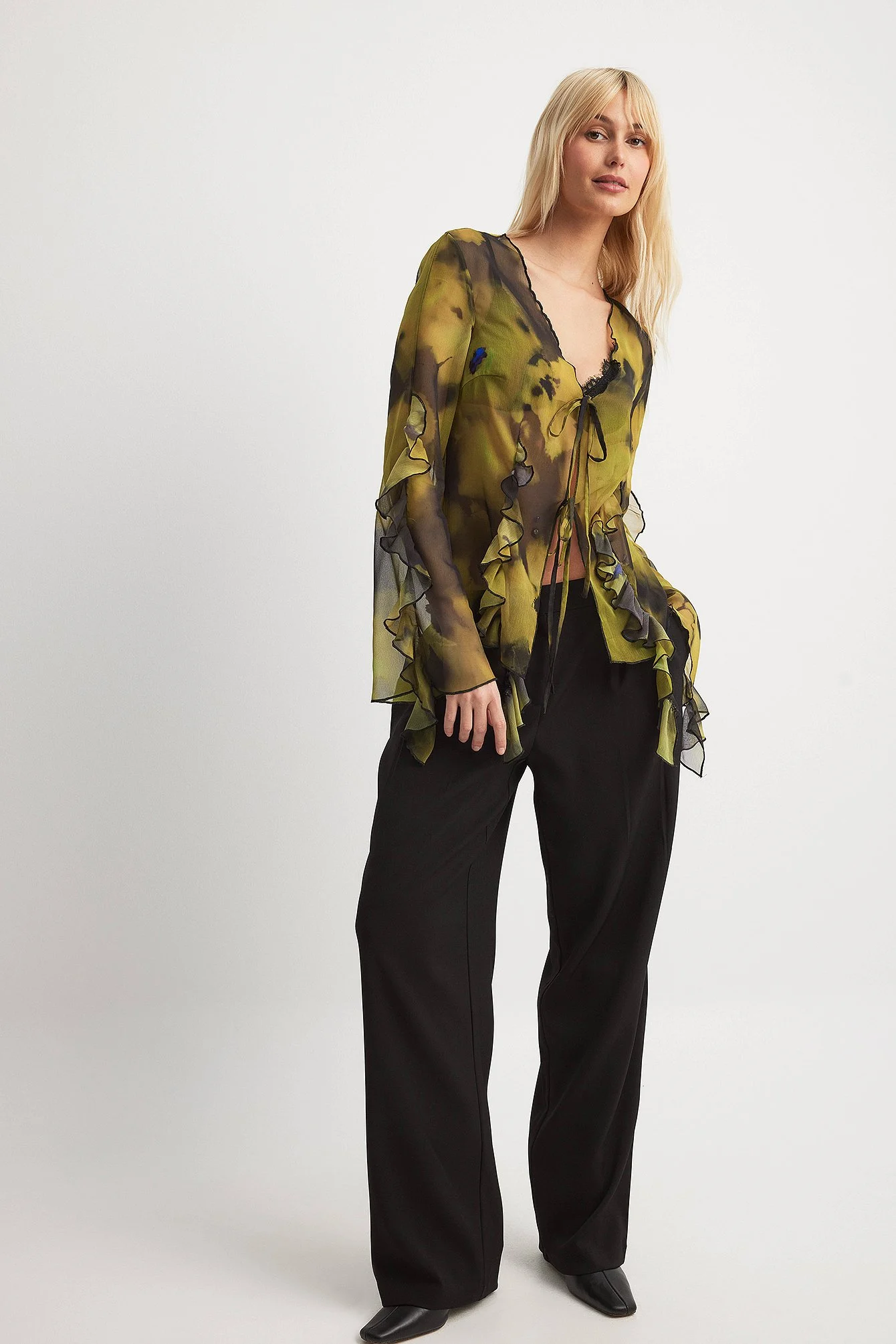 Bluse mit Rüschen und Schleifendetail