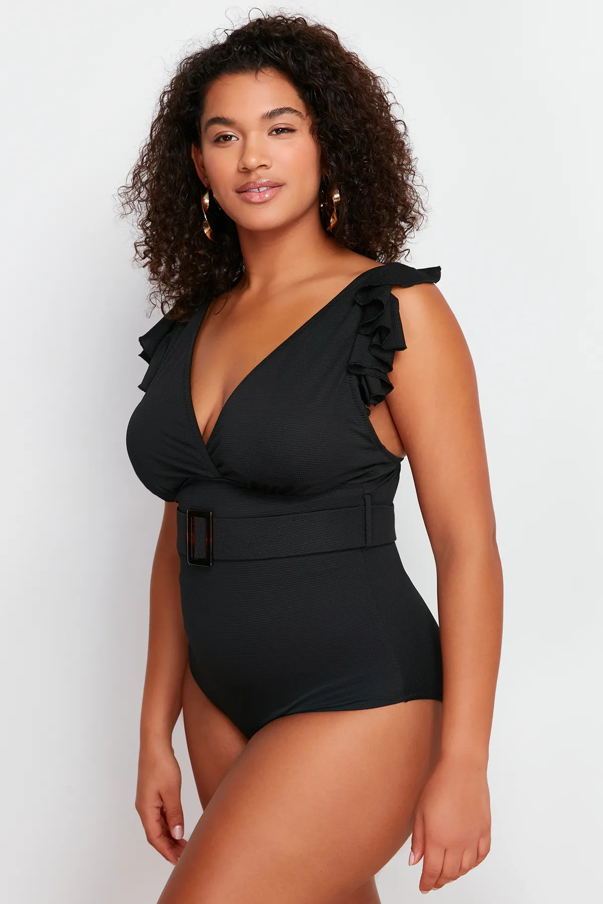 Trendyol Curve  Schwarzer gestrickter Badeanzug mit tiefem V-Gürtel und Erholungseffekt TBSSS24AM00015