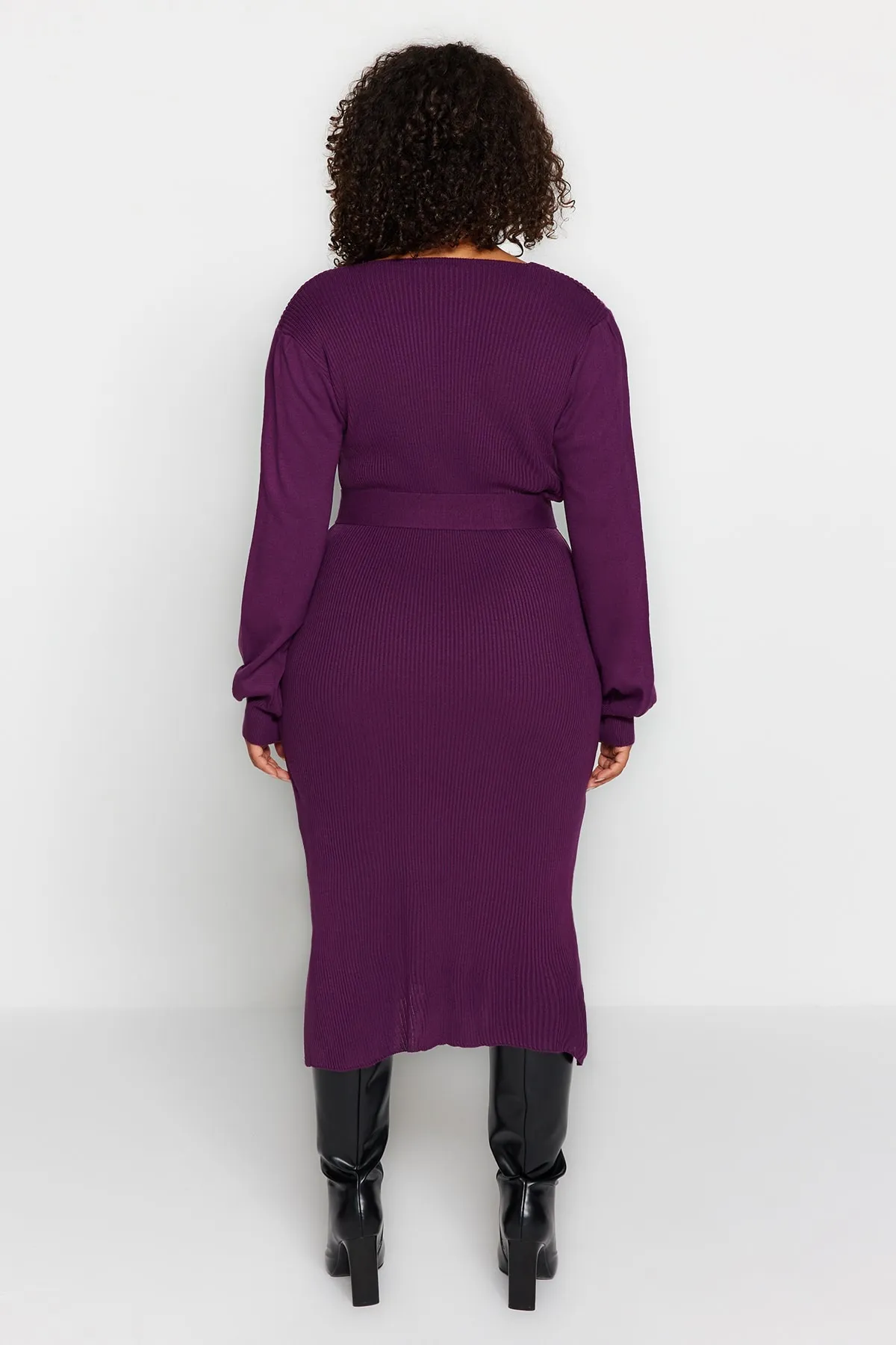 Trendyol Curve  Pflaumenfarbenes Strickkleid mit Ballonärmeln