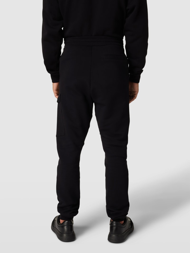 Sweatpants mit Cargotasche Modell 'PEOVA' in schwarz
