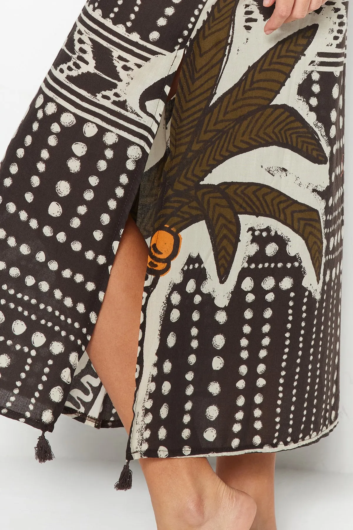 Trendyol Collection  Maxi-Kimono und Kaftan aus 100 % Baumwolle mit tropischem Muster, gewebt mit Quasten, TBESS20KM0024