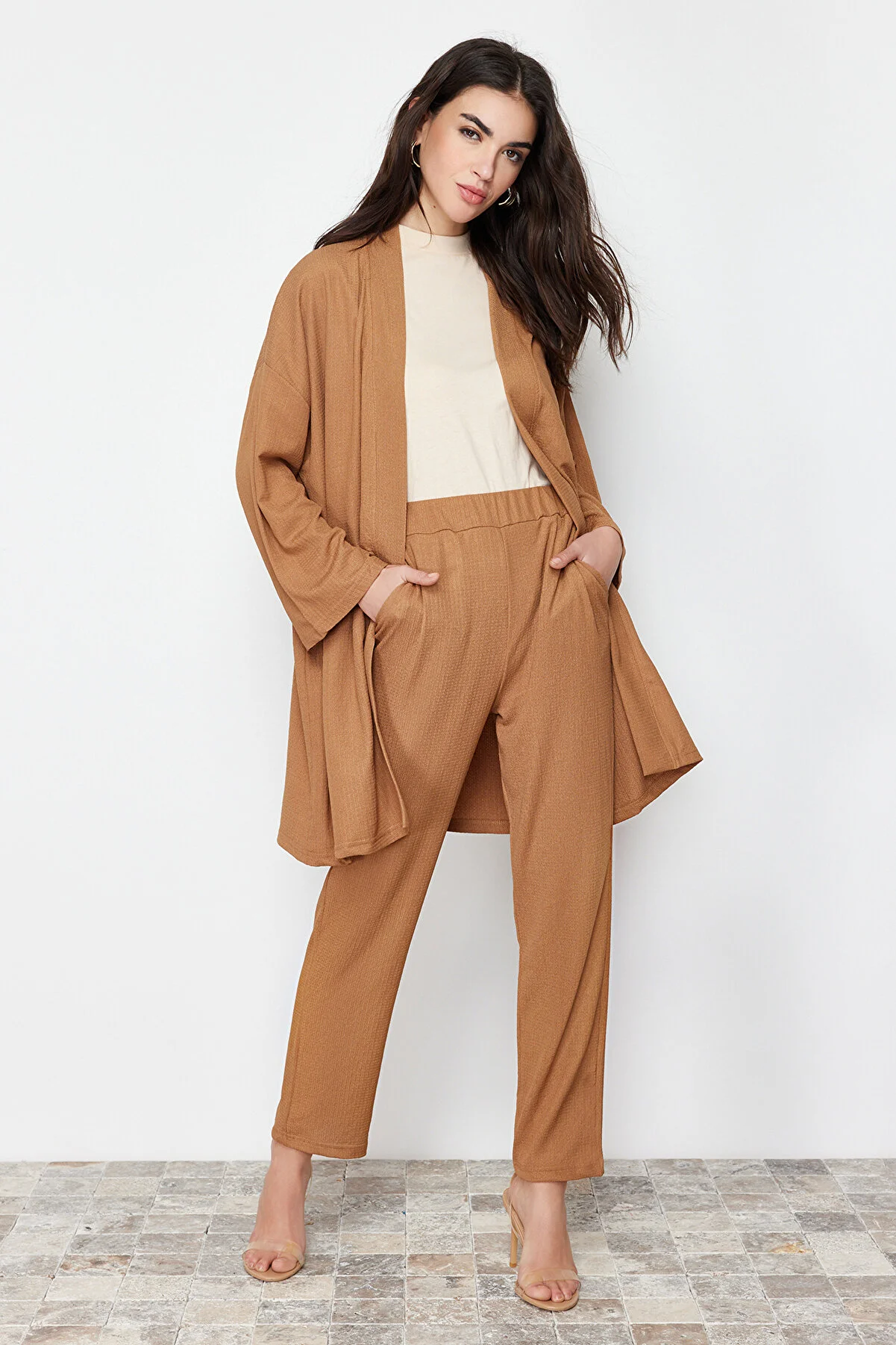 Trendyol Modest  Beigefarbenes, gestricktes Kimono-Hose-Bottom-Top-Set TCTSS24US00045