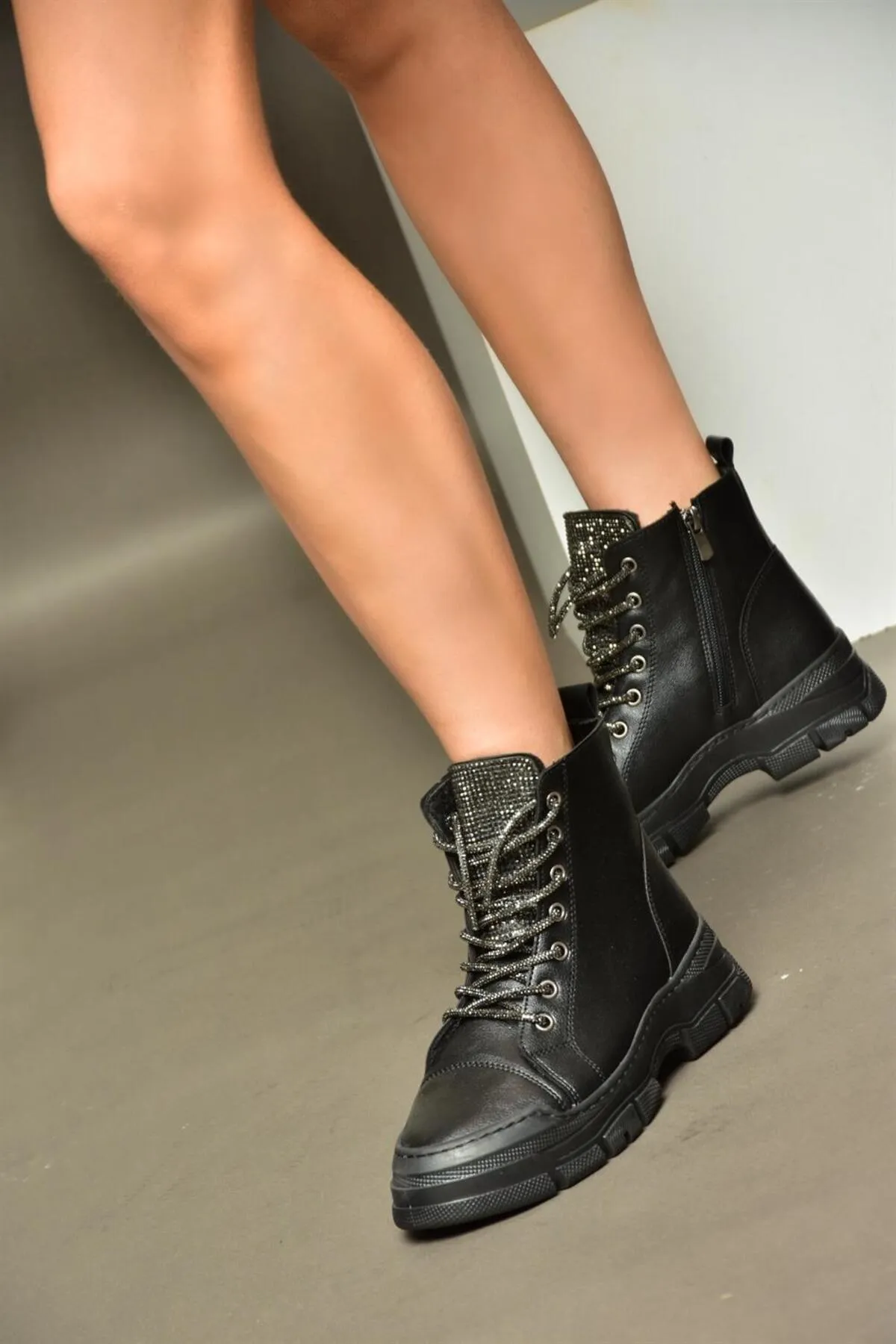 Fox Shoes  R602889909 Damenstiefel mit schwarzen Steindetails