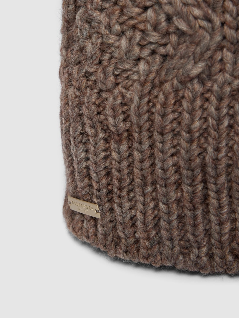 Mütze mit Zopfmuster in taupe