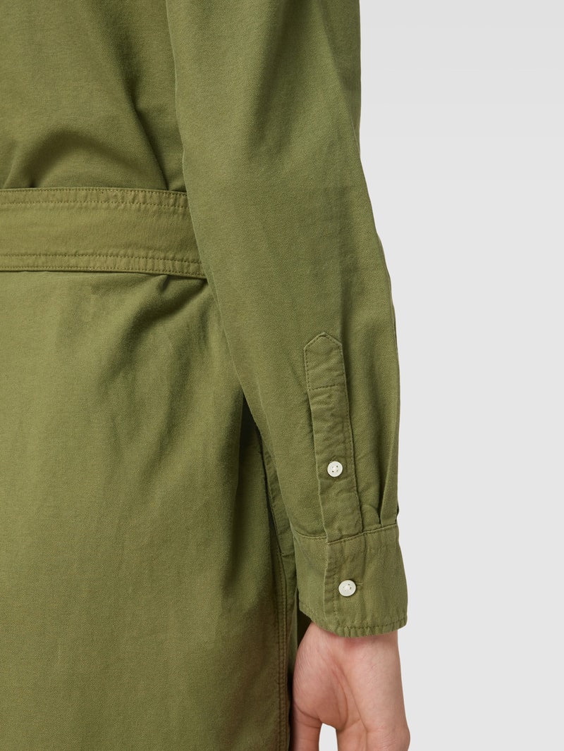 Blusenkleid mit Logo-Stitching und Bindegürtel Modell 'CORY' in olivgrün