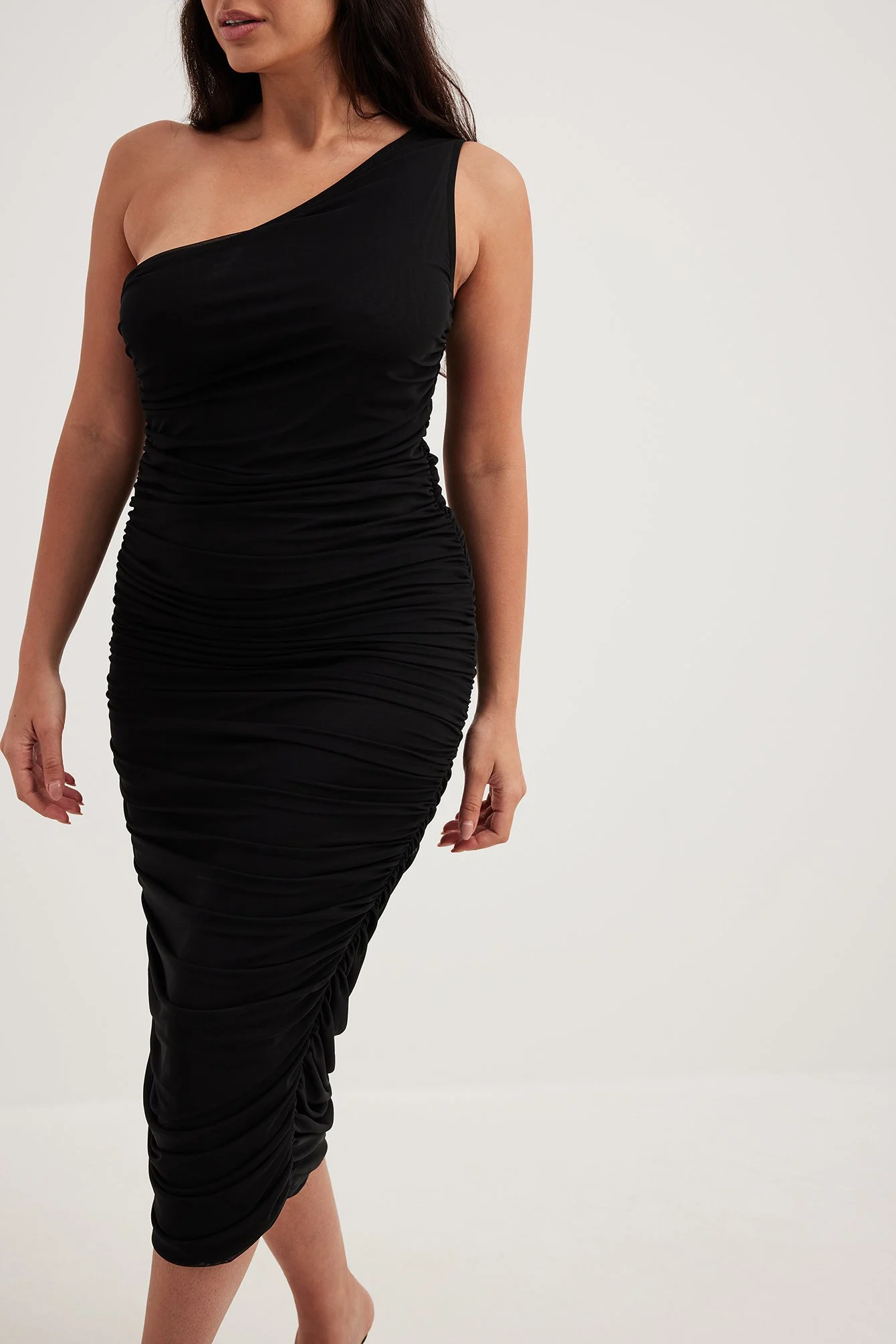 Einseitig schulterfreies Mesh-Midikleid