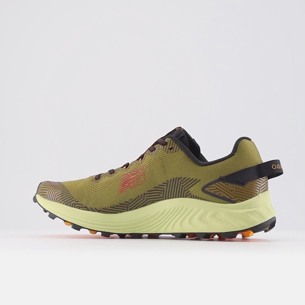 New Balance FuelCell Summit Unknown v4 MTUNKNW4 / grün