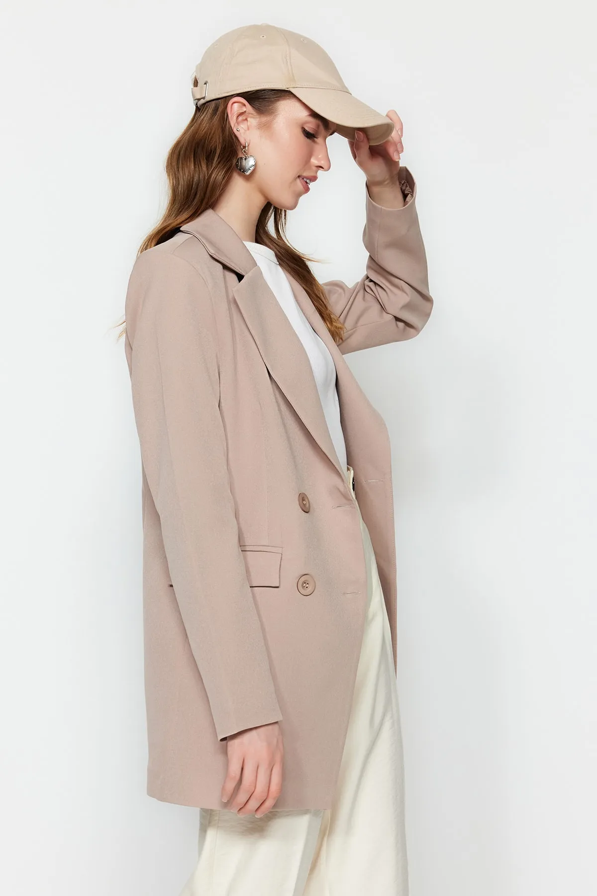 Trendyol Modest  Nerzfarbener Blazer aus Webstoff mit Doppelknöpfen und detailliertem Taschenfutter TCTSS22CE025