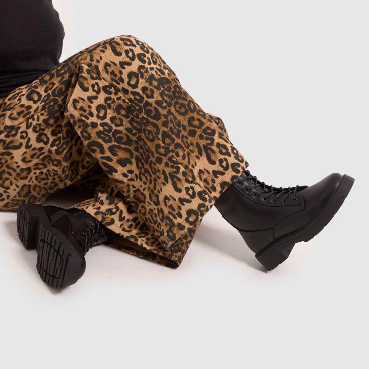 Schuh – Andria – Svarta ankelboots med snörning
