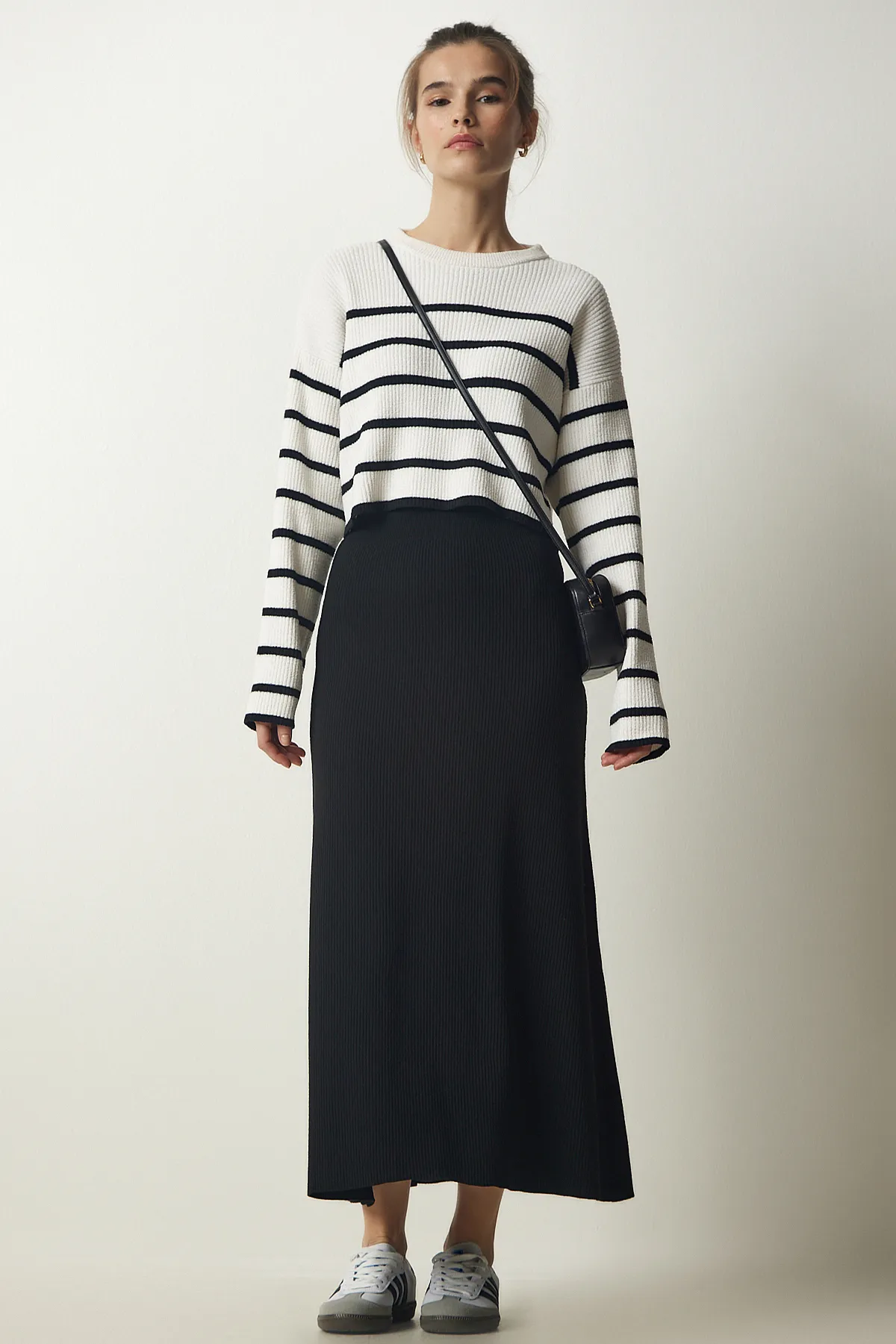 Happiness İstanbul  Schwarzer Strickrock aus Kordel für Damen PN00082