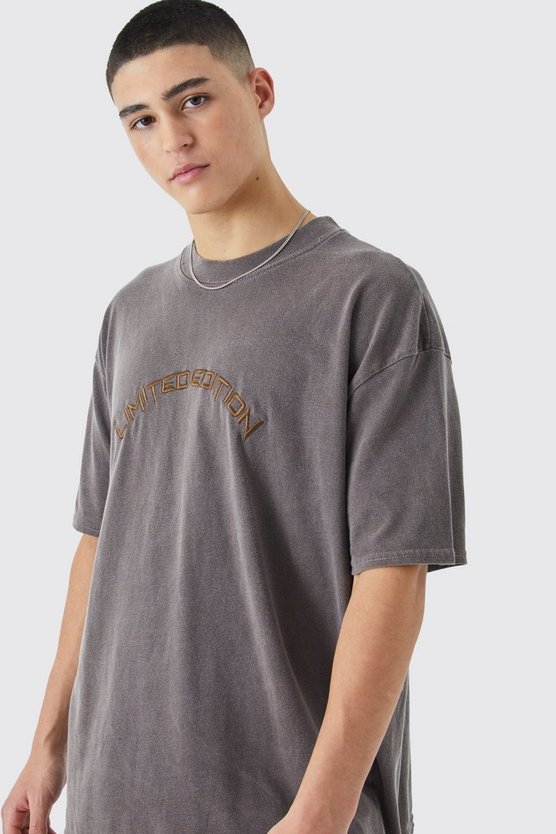 Zerrissenes Oversize T-Shirt mit Stickerei